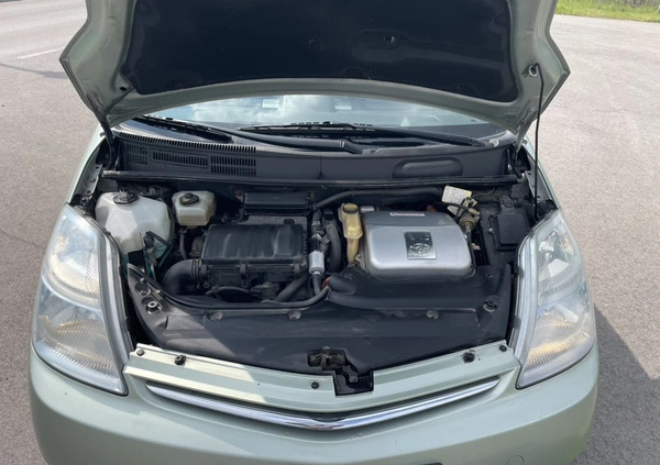 Toyota Prius cena 23500 przebieg: 334000, rok produkcji 2006 z Warszawa małe 137